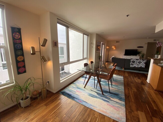 sala de estar de concepto abierto - 924 Hornblend St