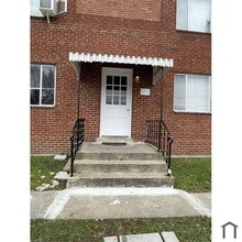 Building Photo - 900 5th St