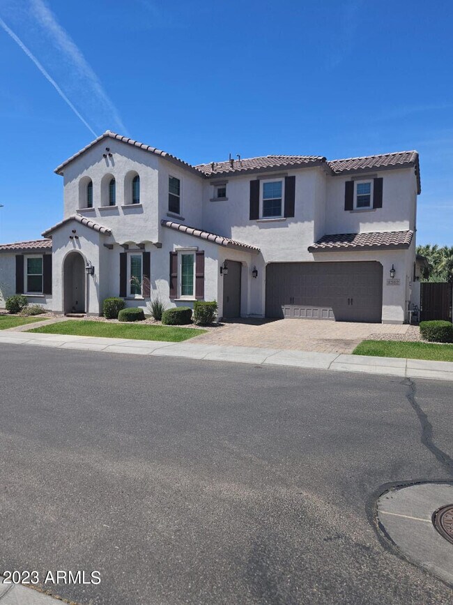 Building Photo - 4362 S Gardenia Dr