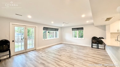 Building Photo - 1765 Woodview Av