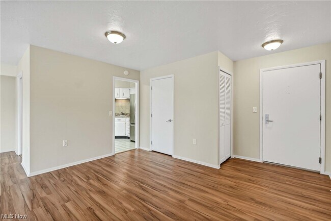 Foto del edificio - 12550 Lake Ave
