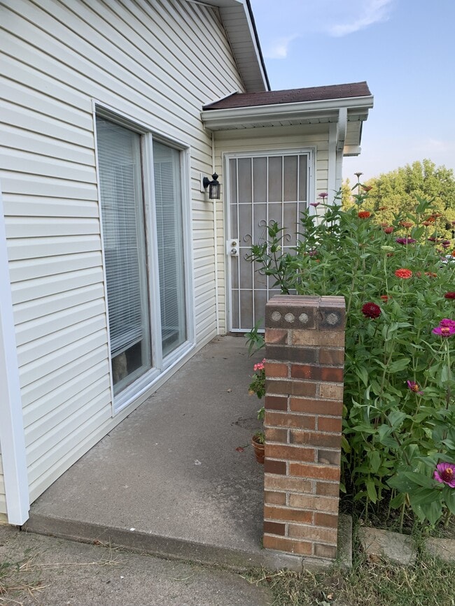 Building Photo - 4609 W Knox Dr