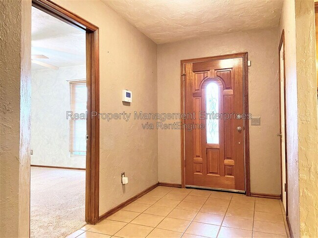 Foto del edificio - 204 W 10th St