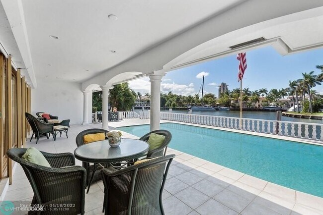 Building Photo - 2560 Del Lago Dr