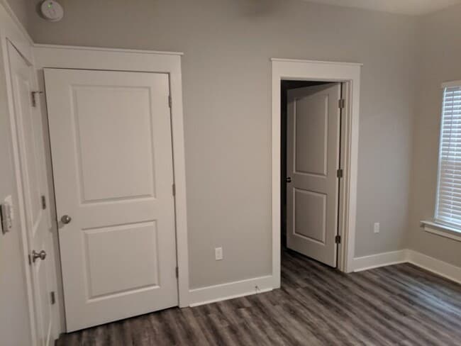 Building Photo - 1 mile to FSU 4 Bedroom 4 Bath - Upscale House