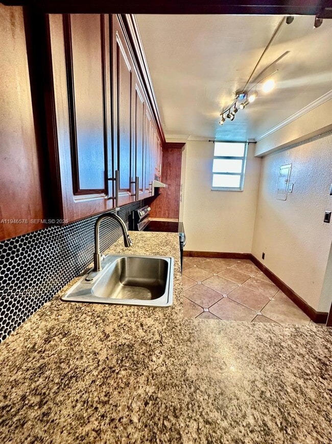 Building Photo - 2903 N Miami Beach Blvd