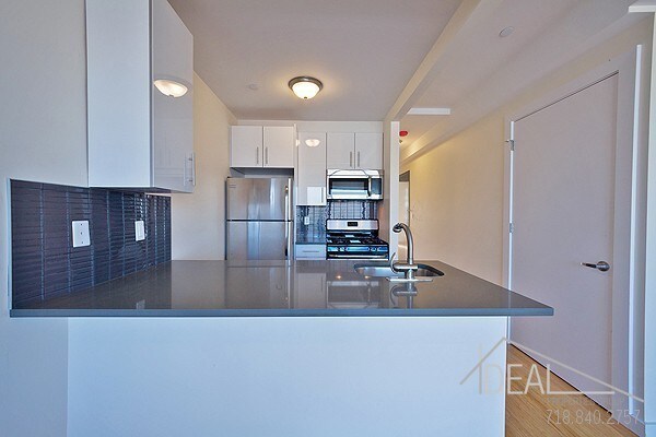 Building Photo - 683 4th Avenue #5BR