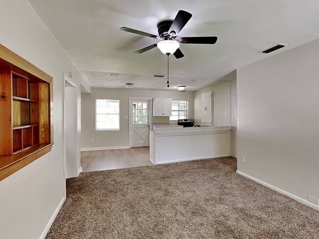 Building Photo - 408 Eastway Dr