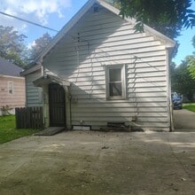 Building Photo - 1175 E Division St
