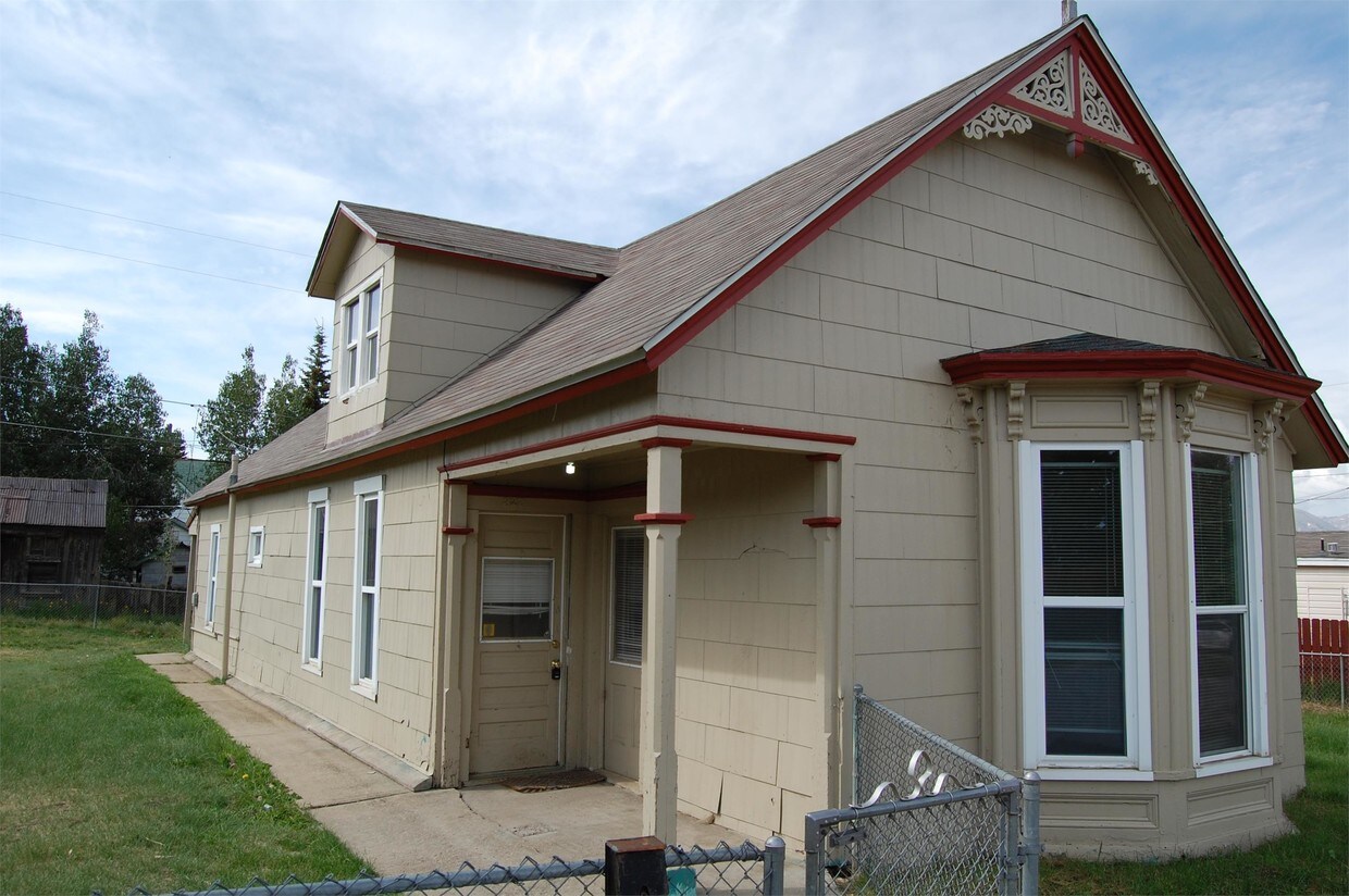 327 W Chestnut St, Leadville, CO 80461 House Rental in Leadville, CO