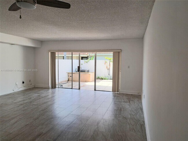 Foto del edificio - 3535 Magellan Cir