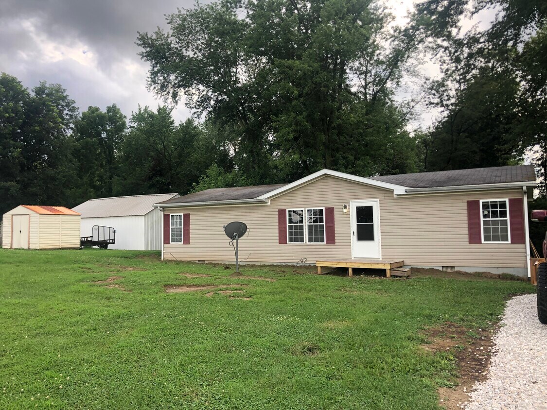 505 Bloomfield Rd, Loogootee, IN 47553 House Rental in Loogootee, IN