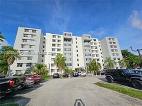 Building Photo - 9143 SW 77th Ave