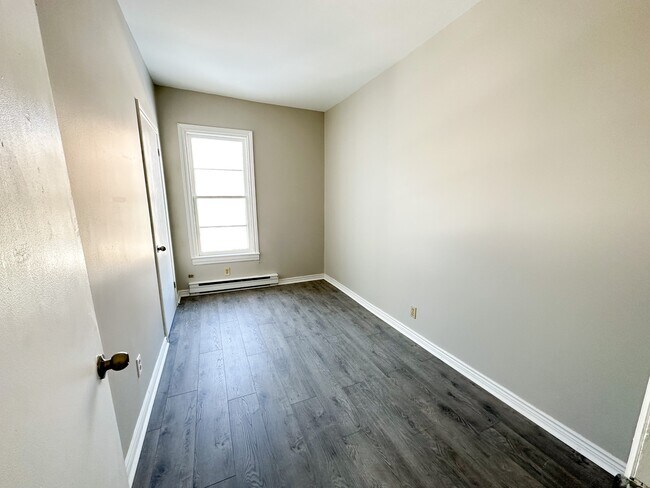 Photo du bâtiment - 8 Cedar St