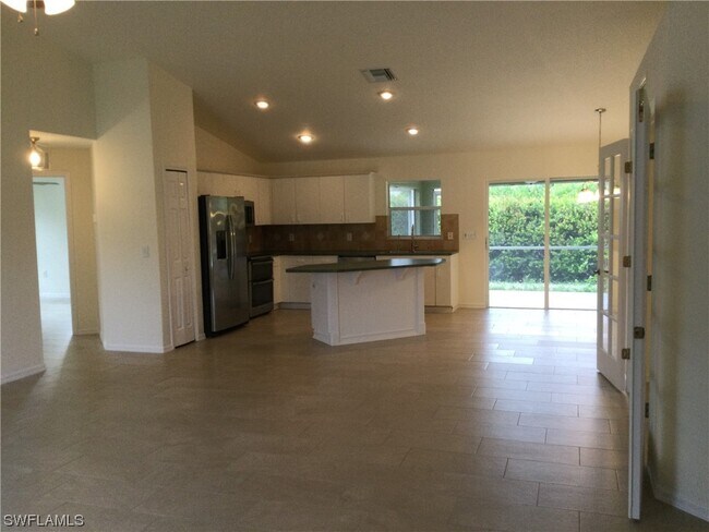 Foto del edificio - 17572 Phlox Dr