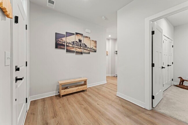 Foto del edificio - 5095 Ives Ave