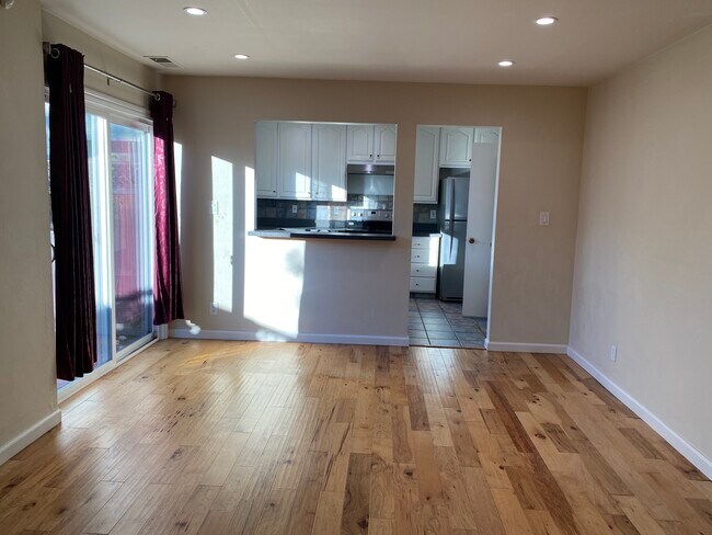 Building Photo - 375 Catamaran St