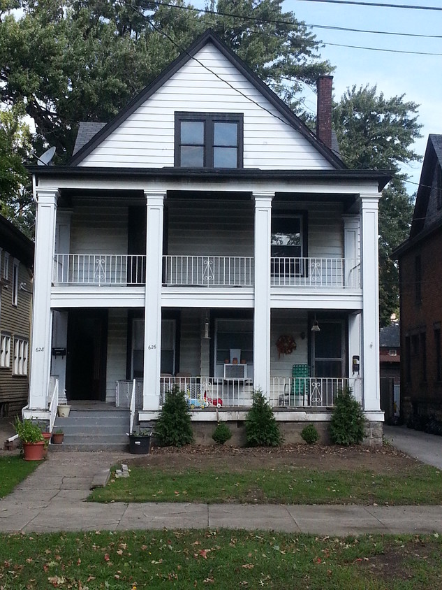 628 West 10th street - 628 W 10th St