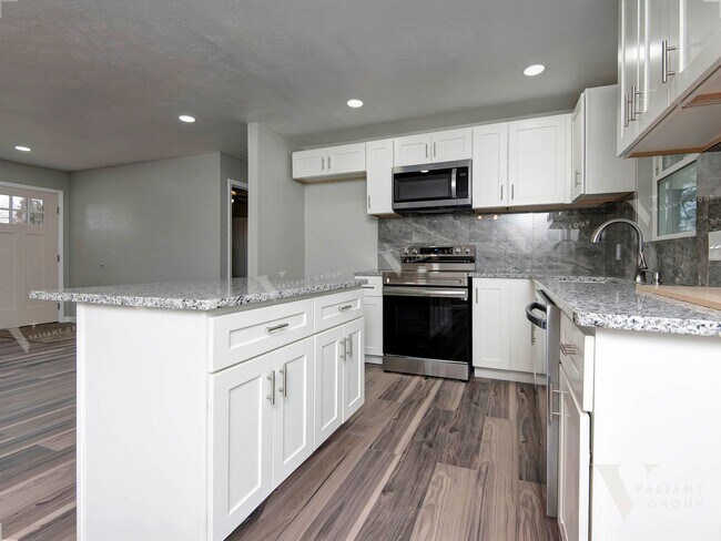 Foto del edificio - Spacious 4-Bedroom, 3-Bath Home for Rent i...