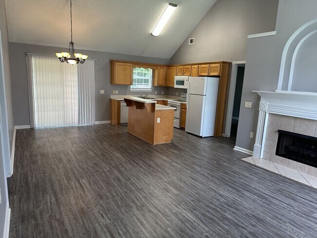 Foto del edificio - 641 Laurel Hill Cir