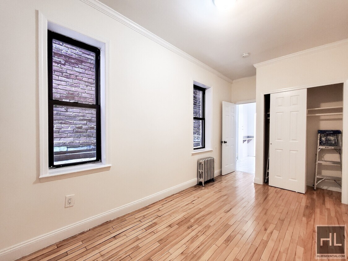 Primary Photo - 711 2 AVENUE