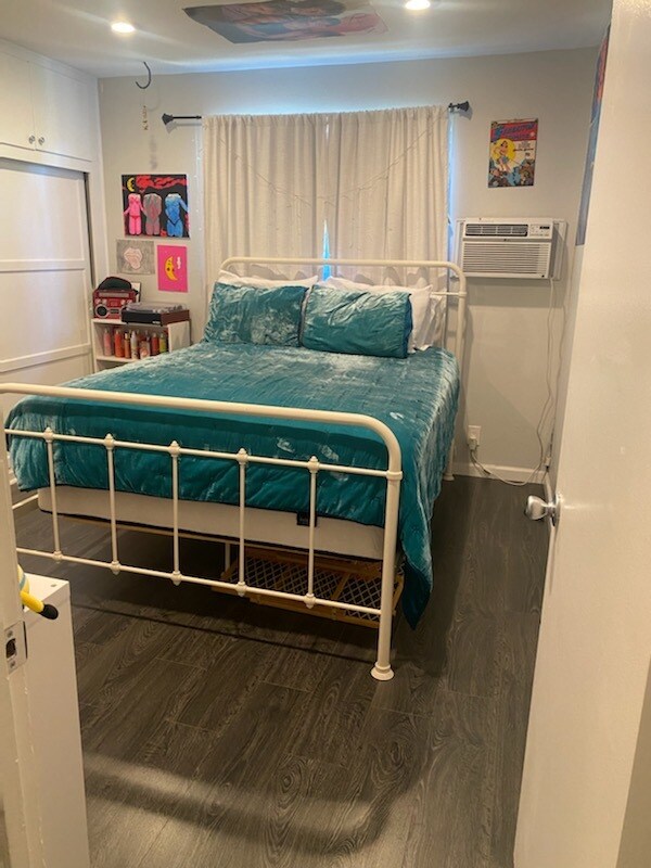 Foto del edificio - 4824 Hazeltine Ave
