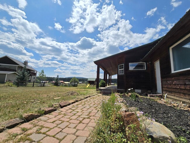 Building Photo - For Rent: Cozy 3 Bedroom 2 Bath Home near ...