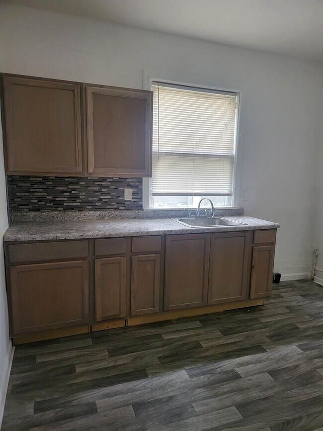 Foto del edificio - 6307 Woodrow - Paralev LLC