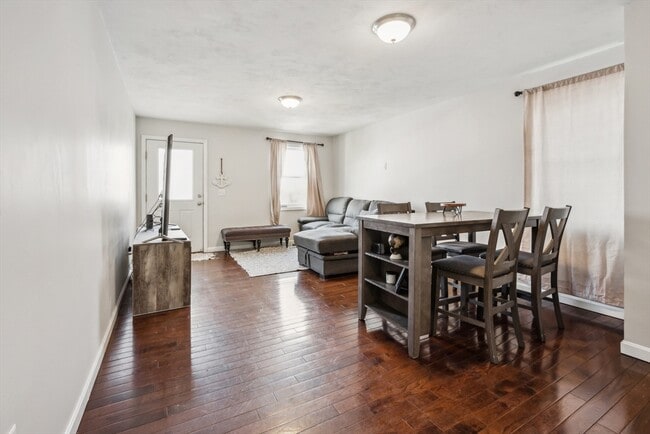 Building Photo - 10 Clapp St