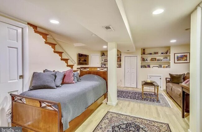 Foto del edificio - 4227 Jenifer St NW