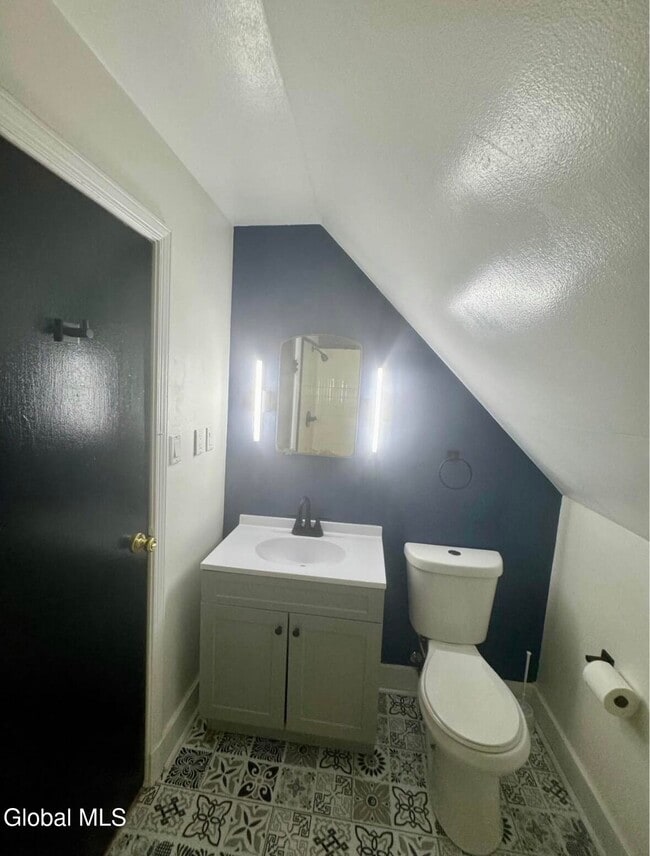 Building Photo - 612 Union St