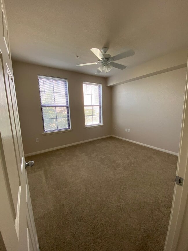 Foto del edificio - 1x1 Cozy and convenient. 1st floor unit