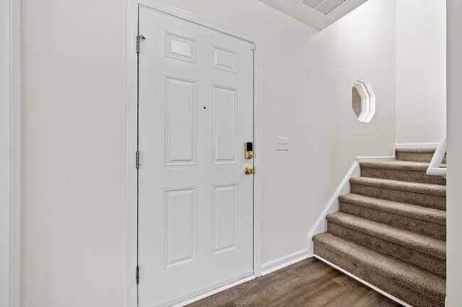 Foto del edificio - Remodeled 3BR home Minutes from Uptown Cha...