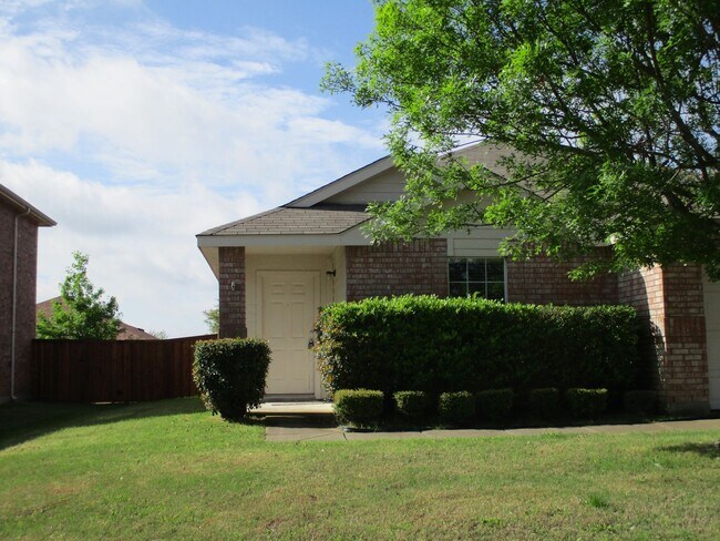 Foto del edificio - $1895 / 3br – 1,572 ft2 - 3/2/2 Ready to m...