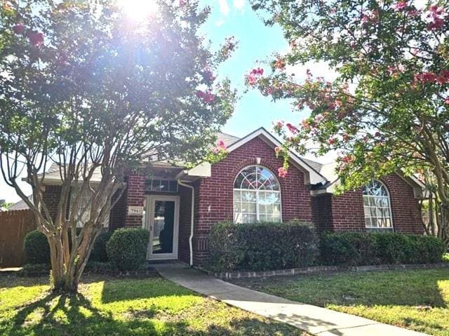 Foto principal - 7961 King Arthur Rd