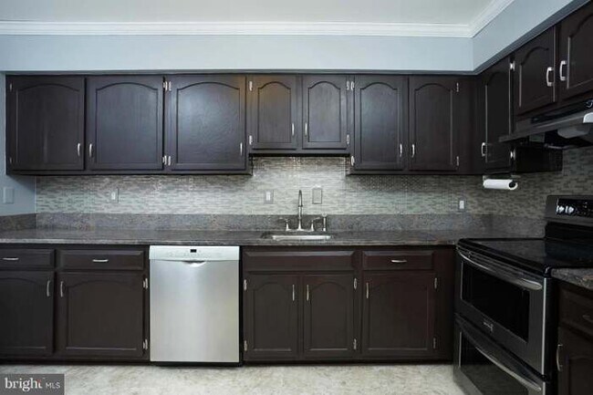 Building Photo - 6157 Green Hollow Ct