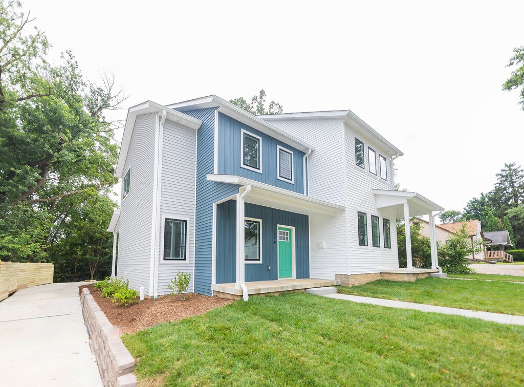 Primary Photo - 1212 N Woodburn Ave