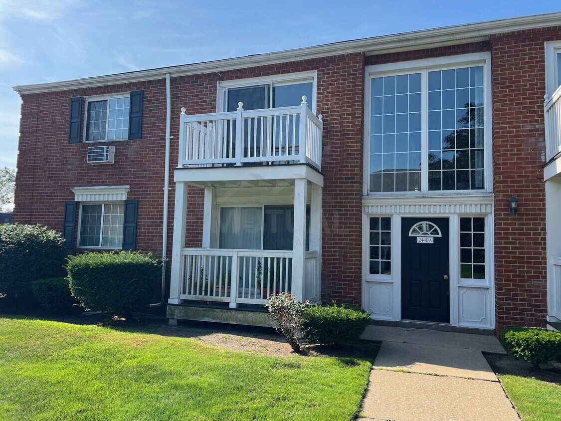 Foto principal - 2440 Parmenter Blvd