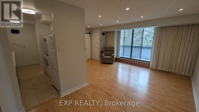 Photo du bâtiment - 1200 Bridletowne Cir