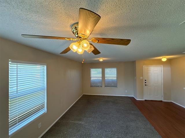 Foto del edificio - 4221 Meadowknoll Dr