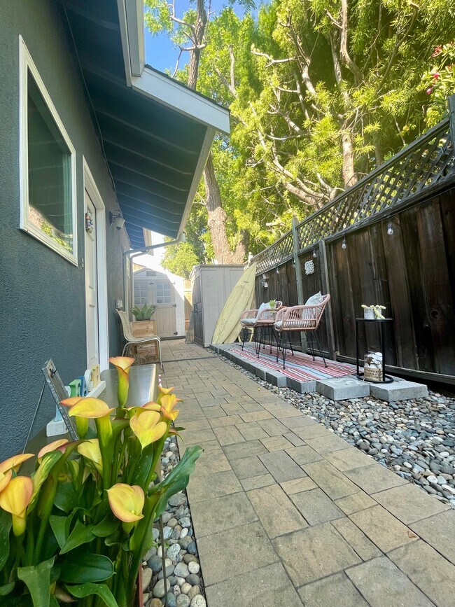 Foto del edificio - 1363 Los Arboles Ave