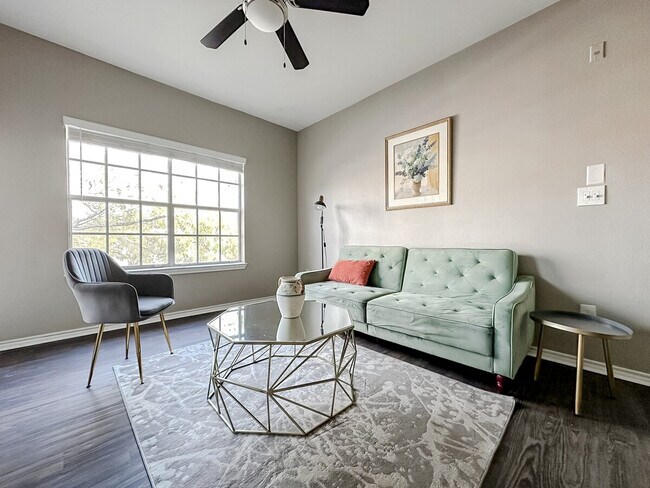 Foto del edificio - 6225 Saratoga Blvd