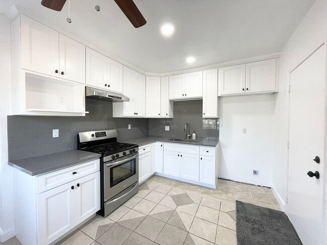 Building Photo - Charming and Classy Newly Renovated 2 Bedr...