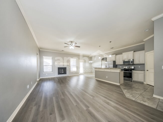 Building Photo - 416 E Charlotte Terrace