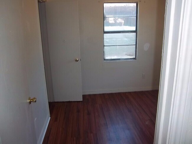 Building Photo - 2619 2nd St