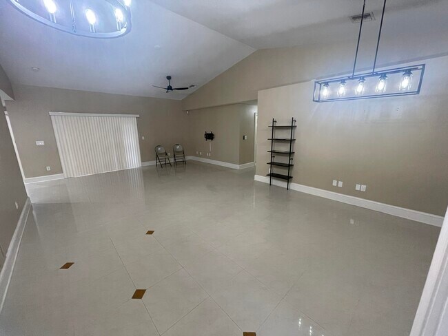 Foto del edificio - 6643 NW 48th St
