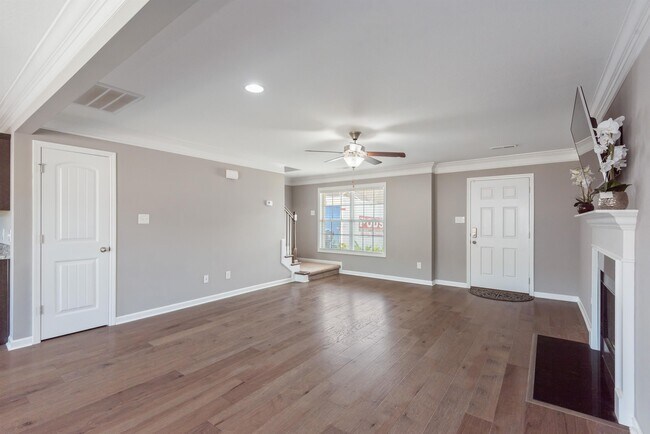 Foto del edificio - 6964 Holliday Park Ln