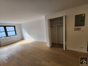 Building Photo - Beautiful 3-BR in Murray Hill