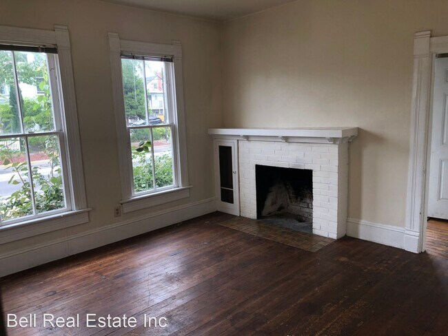 Building Photo - 3 br, 1 bath House - 336 E. 13th