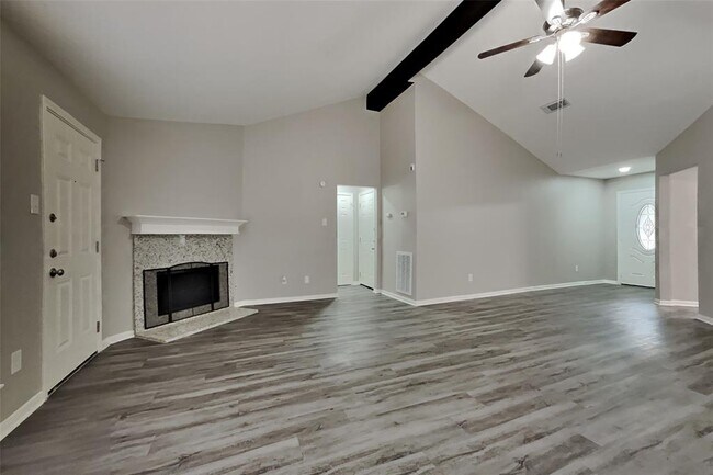 Foto del edificio - 2602 Clear Ridge Dr